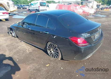 2021 Mercedes-Benz C 300 Sedan z USA, uszkodzony, nr VIN W1KWF8DB9MR642629